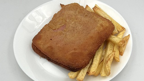 Sanjacobo con patatas fritas Sanjacobo con patatas fritas